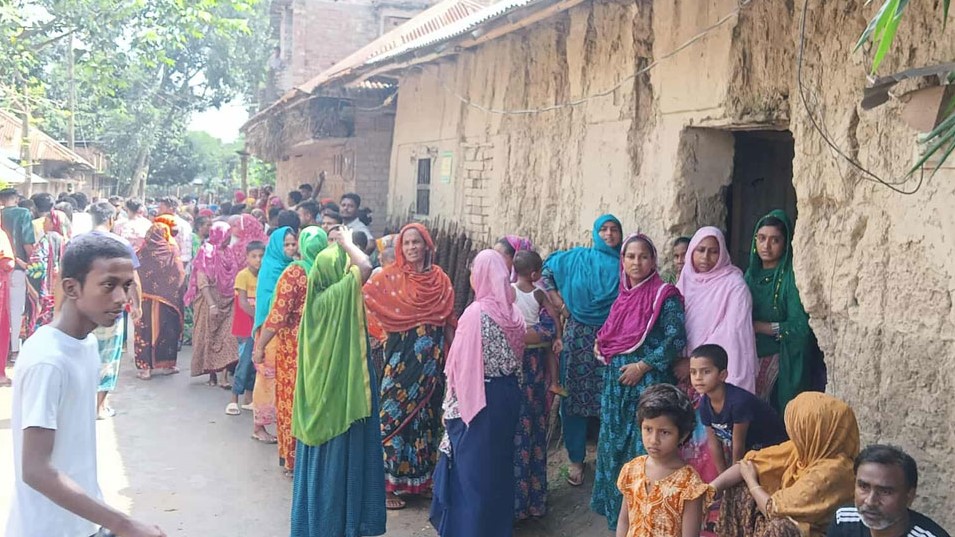 চিরকুটে অভাবের কথা লিখে স্ত্রী-দুই সন্তানকে হত্যার পর যুবকের আত্মহত্যা